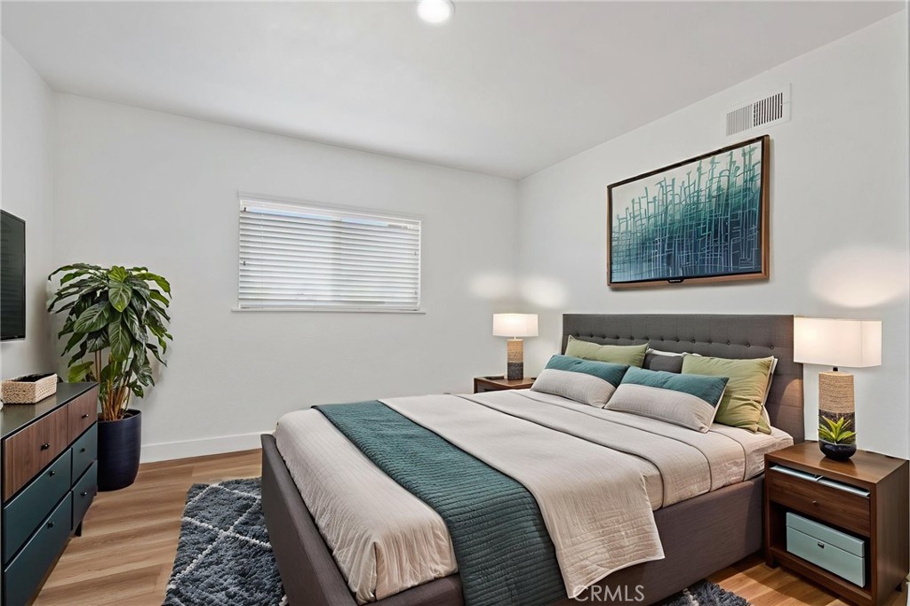 20631 Zuni Road Apple Valley, CA 92307 - Photo 20 of 25 a bedroom with bed and a potted plant