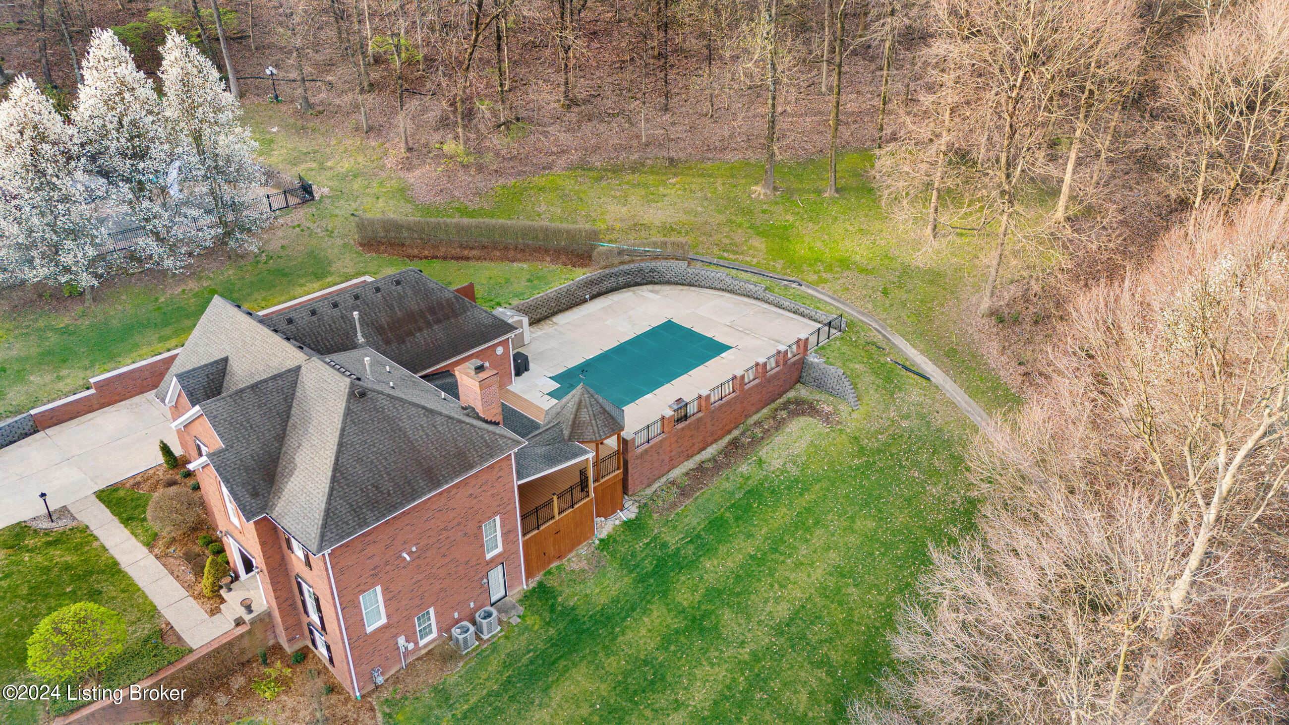 1912 Riva Ridge Road Louisville, KY 40214 - Photo 13 of 35 louisvillerealestatemedia_098