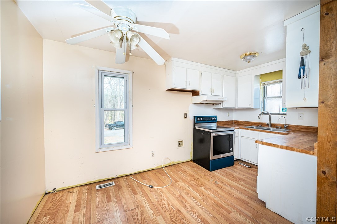 11711 Deerhurst Drive Midlothian, VA 23113 - Photo 11 of 33 a kitchen with stainless steel appliances granite countertop a stove a sink dishwasher and a refrigerator with wooden floor