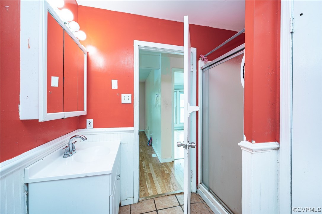 11711 Deerhurst Drive Midlothian, VA 23113 - Photo 23 of 33 a bathroom with a sink and a mirror