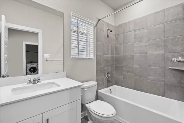 $2,325 | 594 Avisa Drive, Kemah, TX 77565