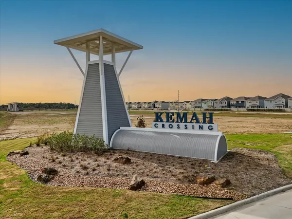 $2,325 | 594 Avisa Drive, Kemah, TX 77565