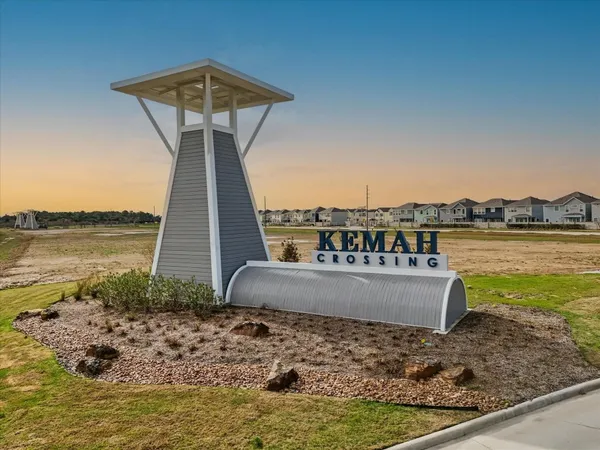 $2,400 | 594 Avisa Drive, Kemah, TX 77565