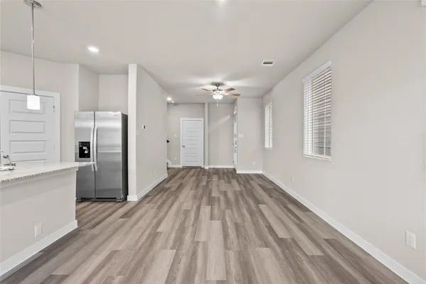 $2,325 | 594 Avisa Drive, Kemah, TX 77565