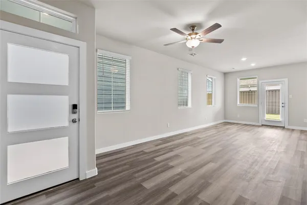 $2,325 | 594 Avisa Drive, Kemah, TX 77565