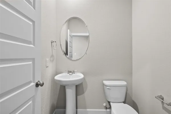 $2,325 | 594 Avisa Drive, Kemah, TX 77565