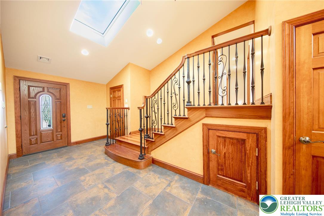 374 Packer Drive Weatherly, PA 18255 - Photo 11 of 36 Foyer