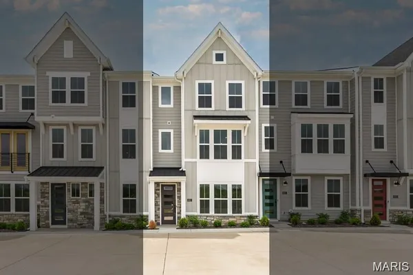 $580,900 | 8927 East Gtwy Heights, Unit 94806, Richmond Heights, MO 63144
