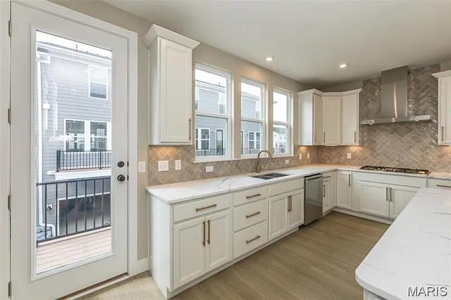 $580,900 | 8927 East Gtwy Heights, Richmond Heights, MO 63144