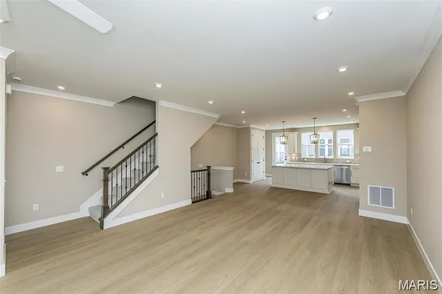 $580,900 | 8927 East Gtwy Heights, Richmond Heights, MO 63144