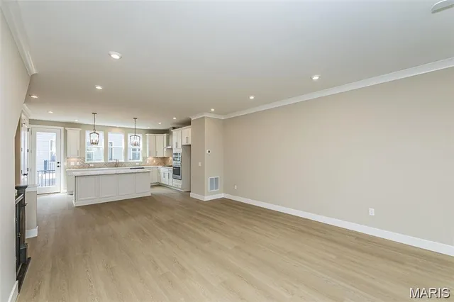 $580,900 | 8927 East Gtwy Heights, Richmond Heights, MO 63144