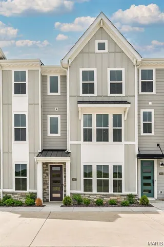 $580,900 | 8927 East Gtwy Heights, Richmond Heights, MO 63144