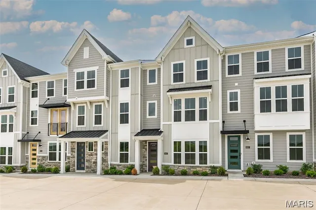 $580,900 | 8927 East Gtwy Heights, Richmond Heights, MO 63144