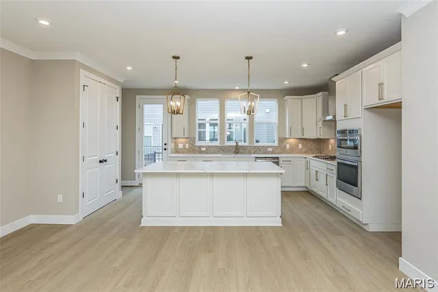 $580,900 | 8927 East Gtwy Heights, Richmond Heights, MO 63144