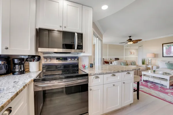 $2,200 | 275 Palm Avenue, Unit A406, Jupiter, FL 33477