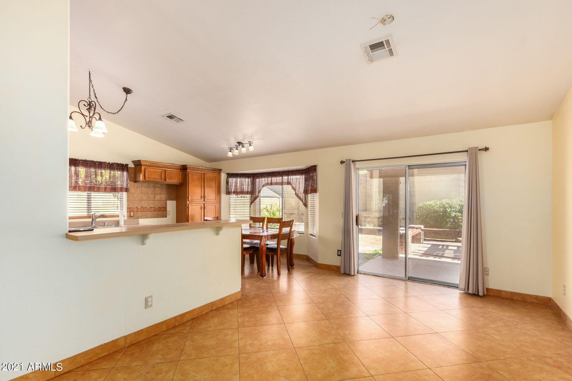 1631 East Vineyard Road Phoenix, AZ 85042 - Photo 11 of 32 zbrdkUzw