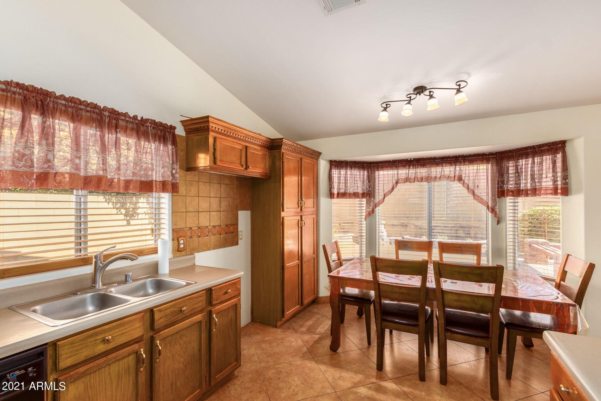 1631 East Vineyard Road Phoenix, AZ 85042 - Photo 14 of 32 4vGL-ywQ