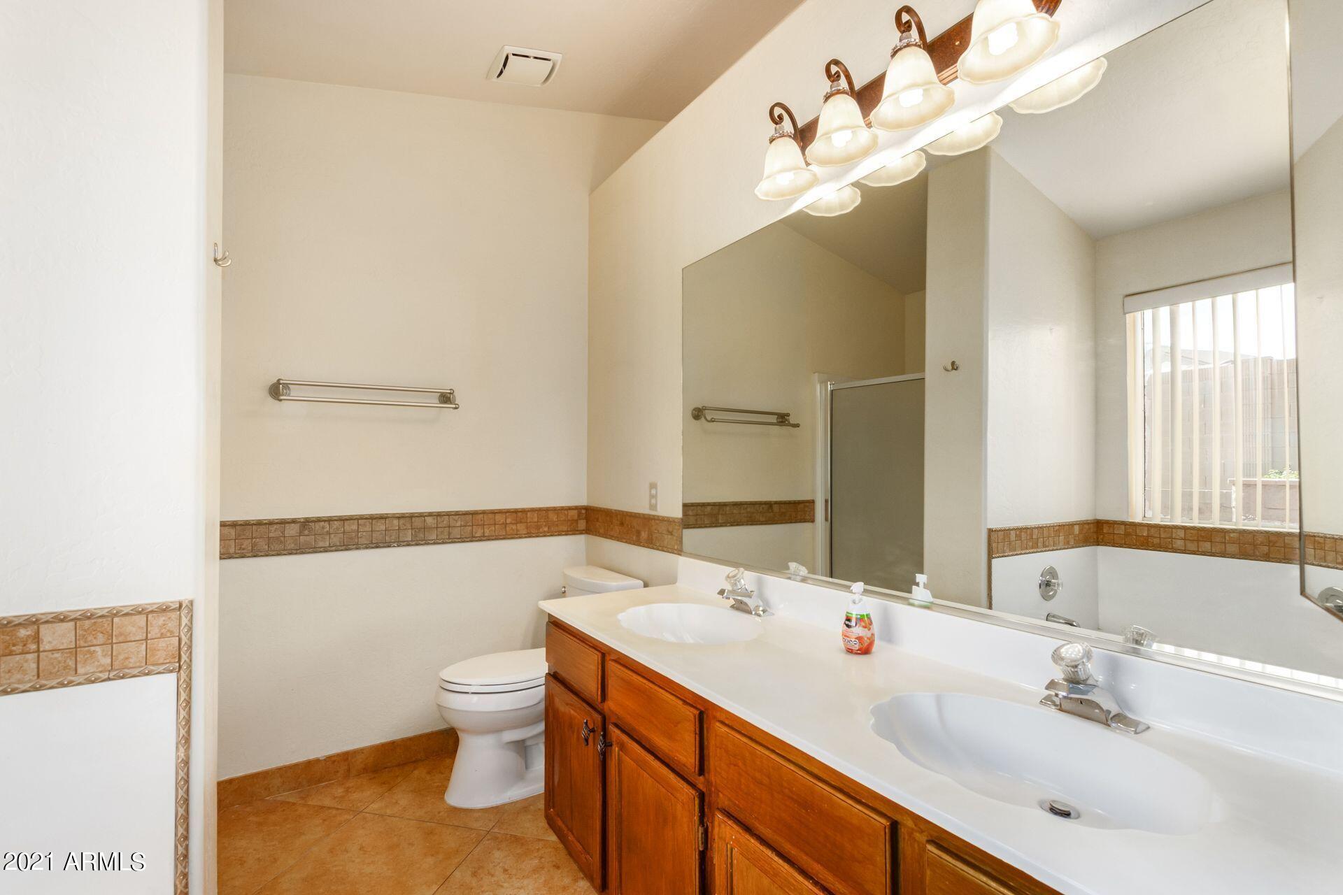 1631 East Vineyard Road Phoenix, AZ 85042 - Photo 20 of 32 FULL MASTER BATH