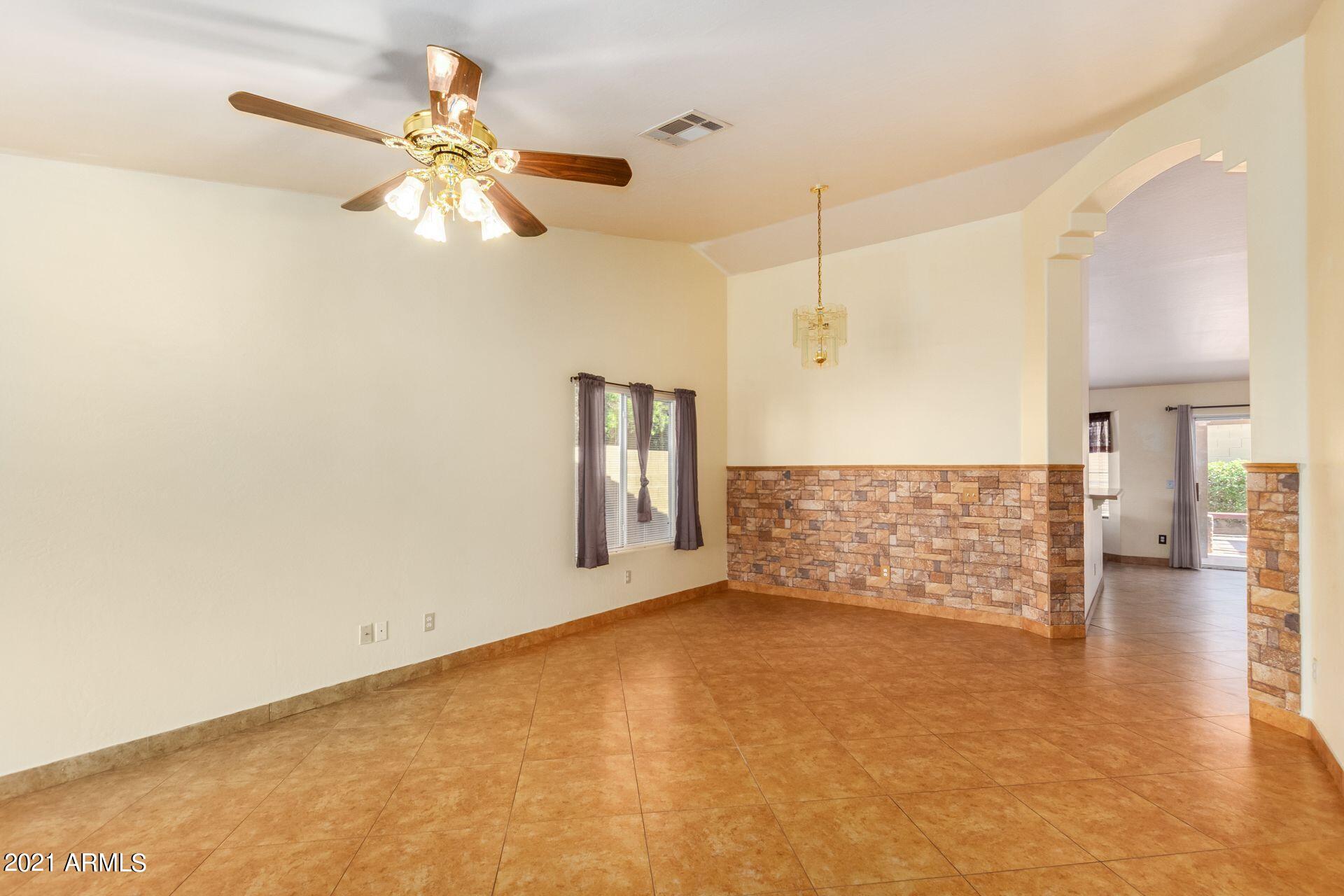 1631 East Vineyard Road Phoenix, AZ 85042 - Photo 8 of 32 XdB-SFvw
