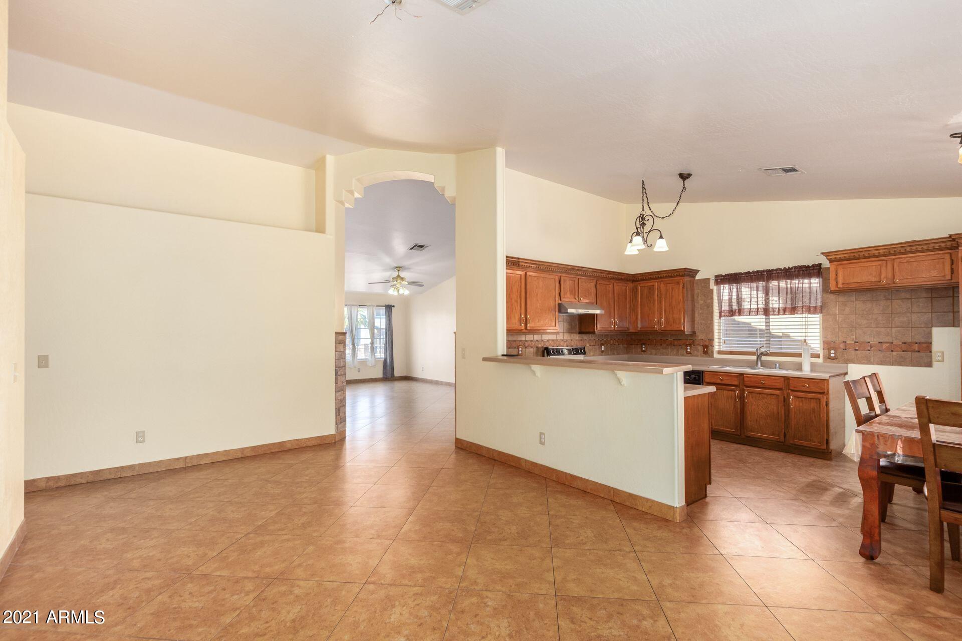 1631 East Vineyard Road Phoenix, AZ 85042 - Photo 10 of 32 FAMILY ROOM