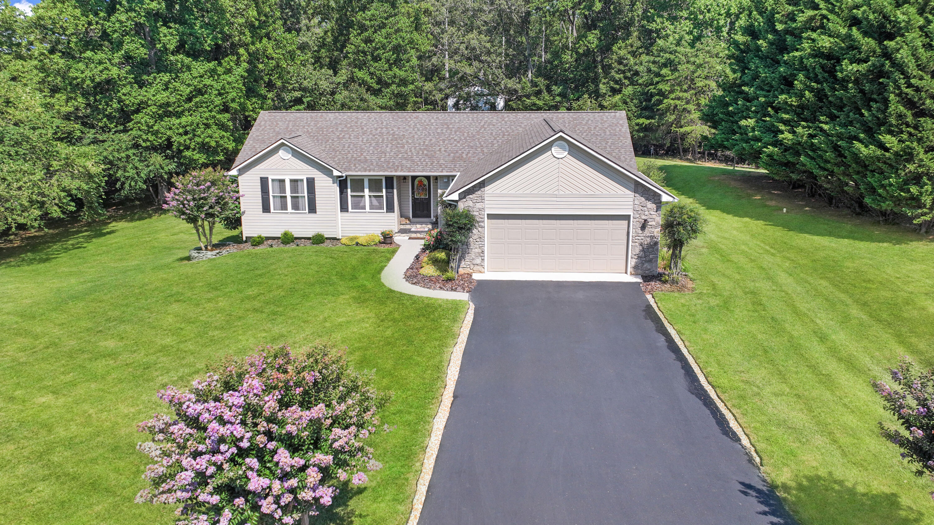 203 Indian Ridge Drive Moneta, VA 24121 - Photo 2 of 67 Front View