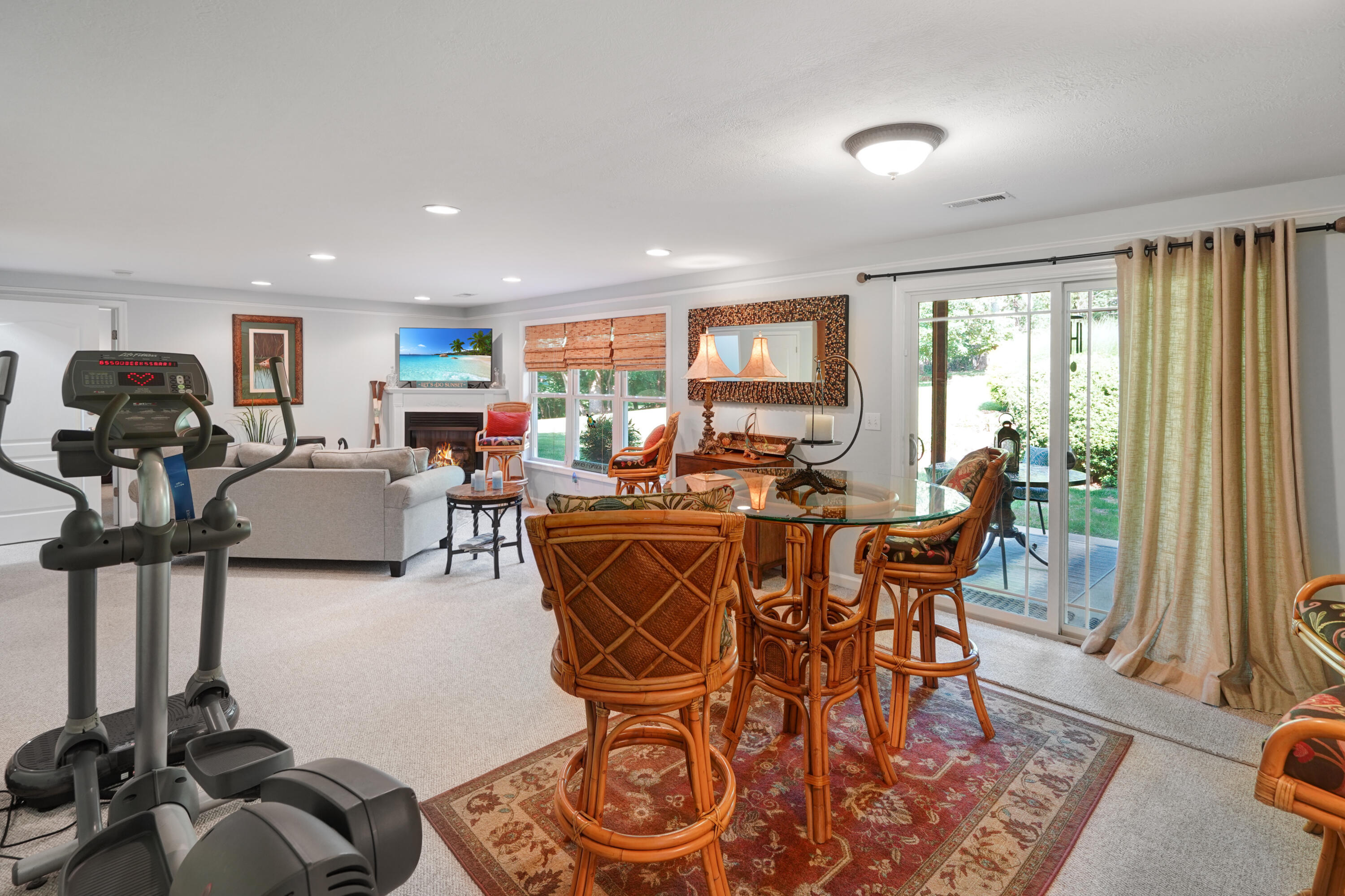 203 Indian Ridge Drive Moneta, VA 24121 - Photo 29 of 67 Living Room