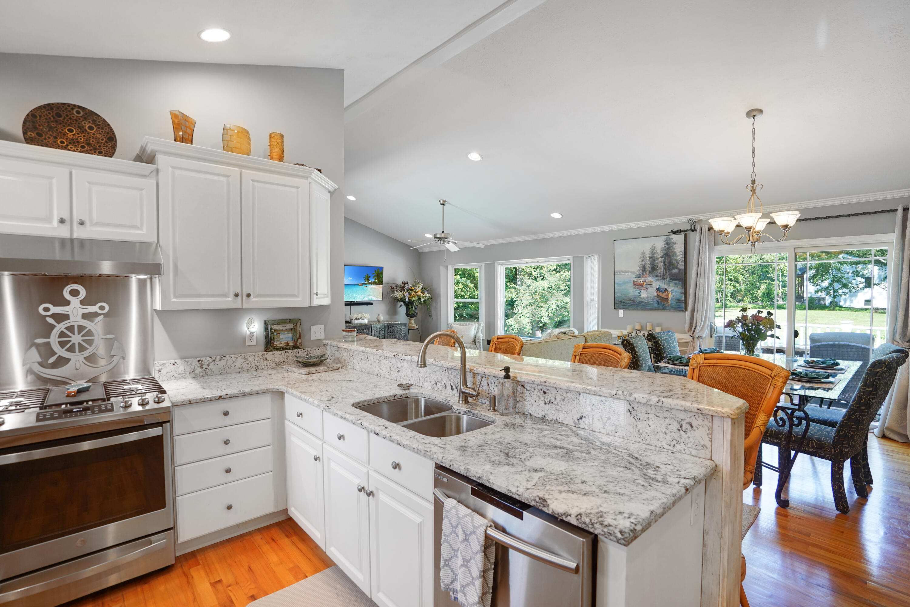 203 Indian Ridge Drive Moneta, VA 24121 - Photo 7 of 67 Kitchen