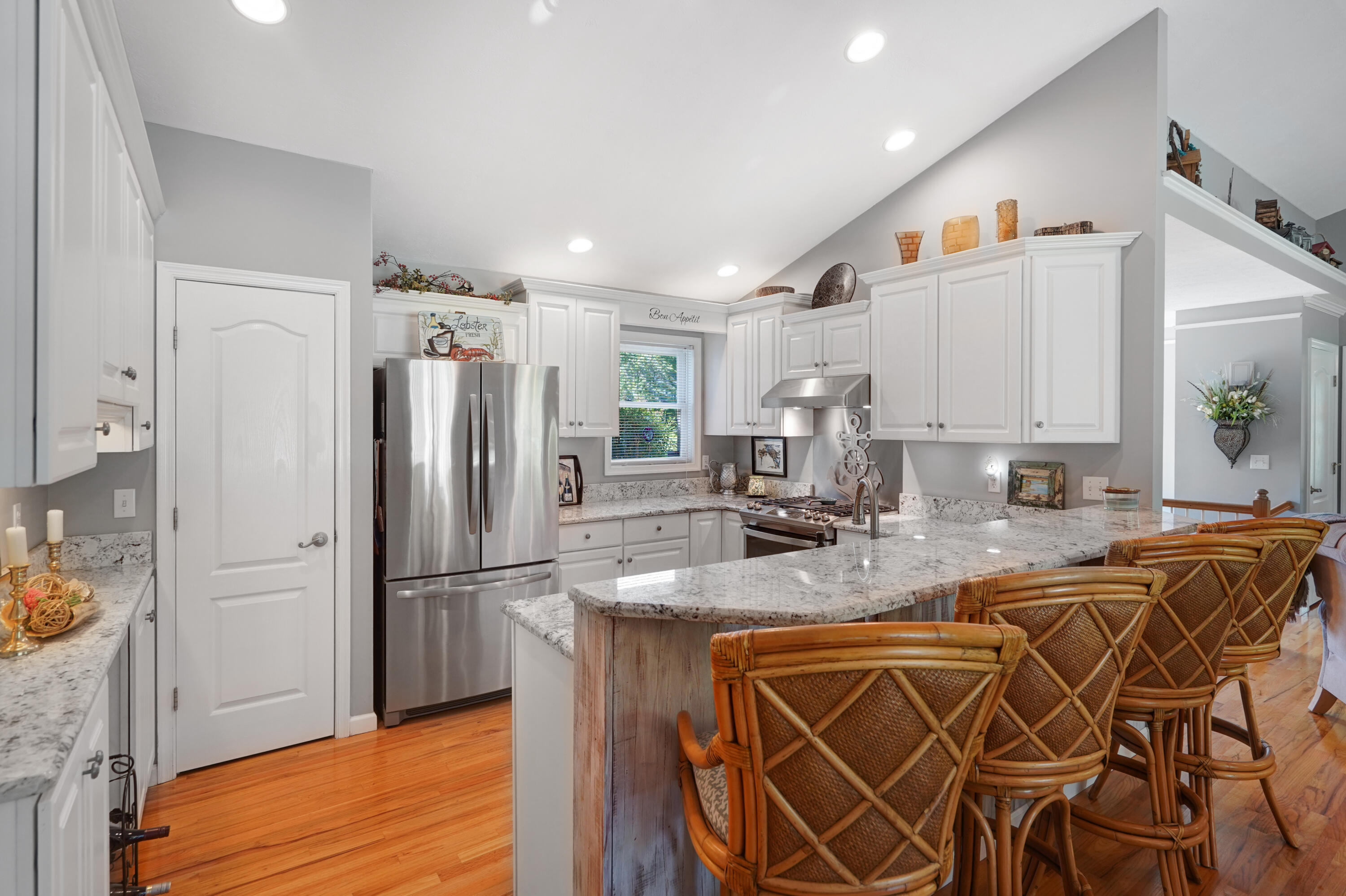 203 Indian Ridge Drive Moneta, VA 24121 - Photo 9 of 67 Kitchen