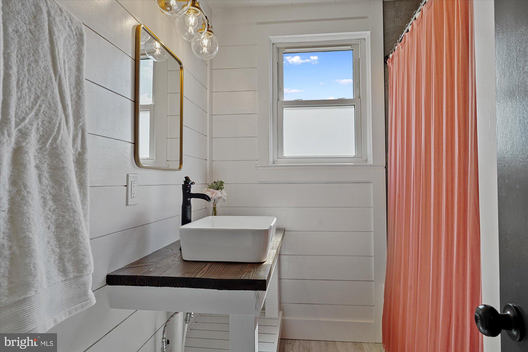 334 Quarry Road Peach Bottom, PA 17563 - Photo 22 of 48 Updated full bathroom on main level