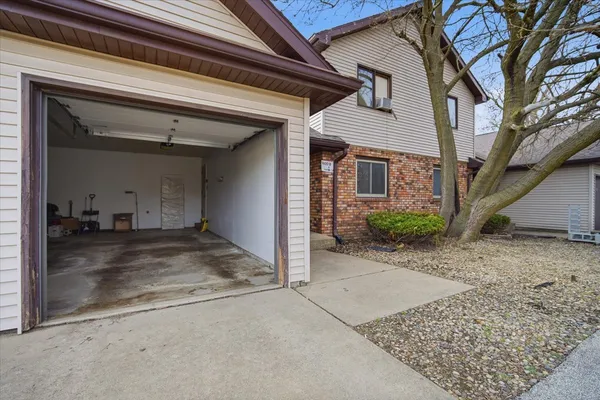 $109,900 | 1600 Northbrook Drive, Unit B9, Normal, IL 61761
