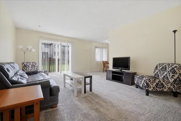 $109,900 | 1600 Northbrook Drive, Unit B9, Normal, IL 61761