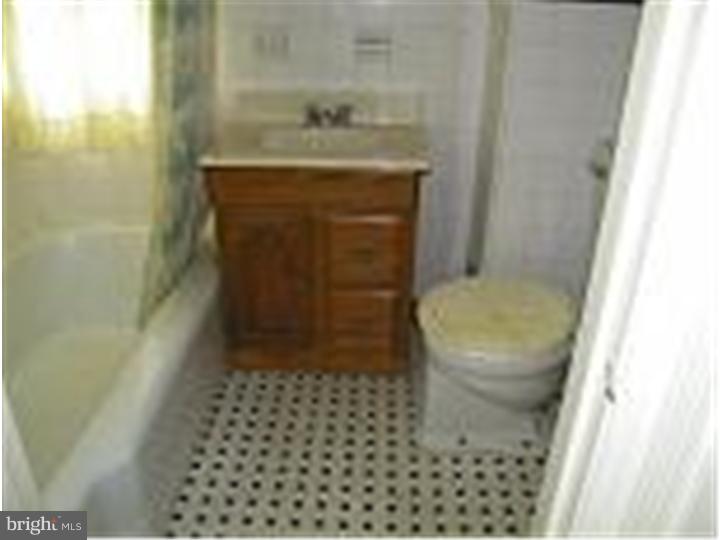 528 Ridley Avenue Folsom, PA 19033 - Photo 22 of 23 Bathroom