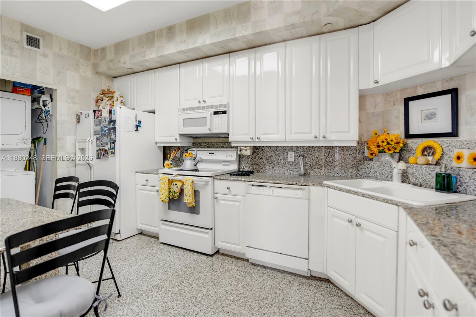 888 Brickell Key Drive, Unit 1807 Miami, FL 33131 - Photo 13 of 58