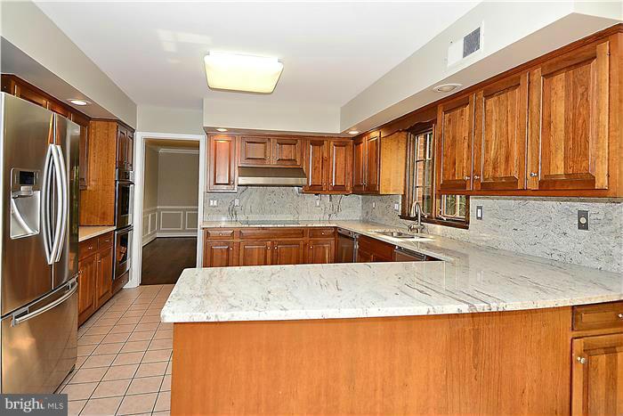 12405 Beall Spring Road Potomac, MD 20854 - Photo 15 of 30 Kitchen