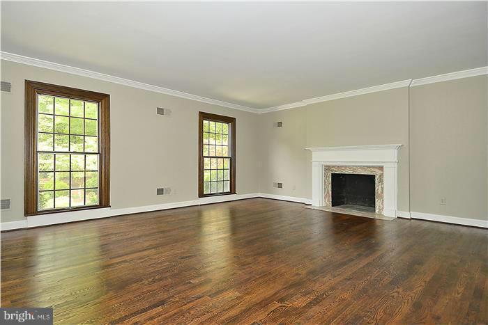 12405 Beall Spring Road Potomac, MD 20854 - Photo 17 of 30 Living Room
