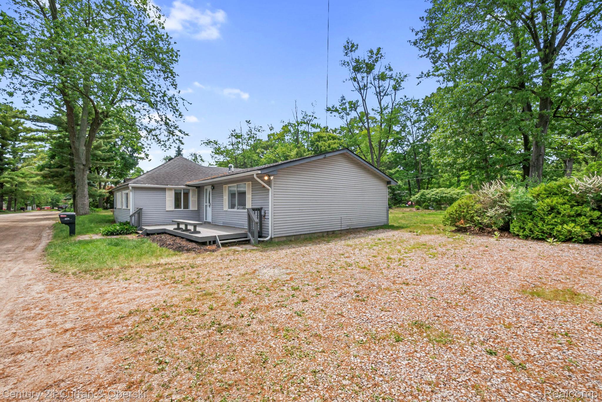 2374 Lakena Road West Bloomfield, MI 48324 - Photo 2 of 60 2-web-or-mls-P2630601.jpg