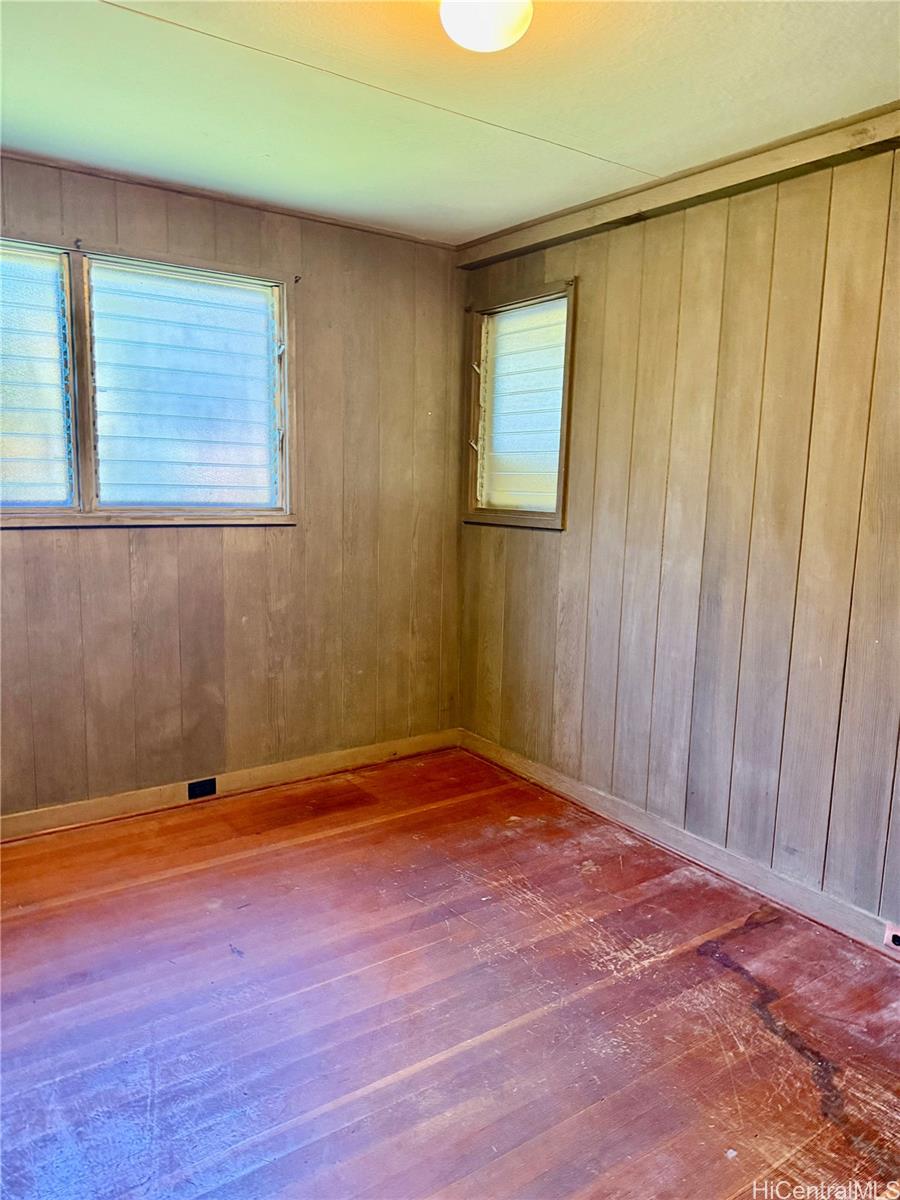 2816 Booth Road Honolulu, HI 96813 - Photo 13 of 17 a view of an empty room with wooden floor and a window