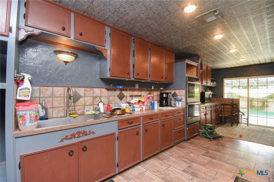 5971 Wood Hi Road Victoria, TX 77905 - Photo 16 of 48