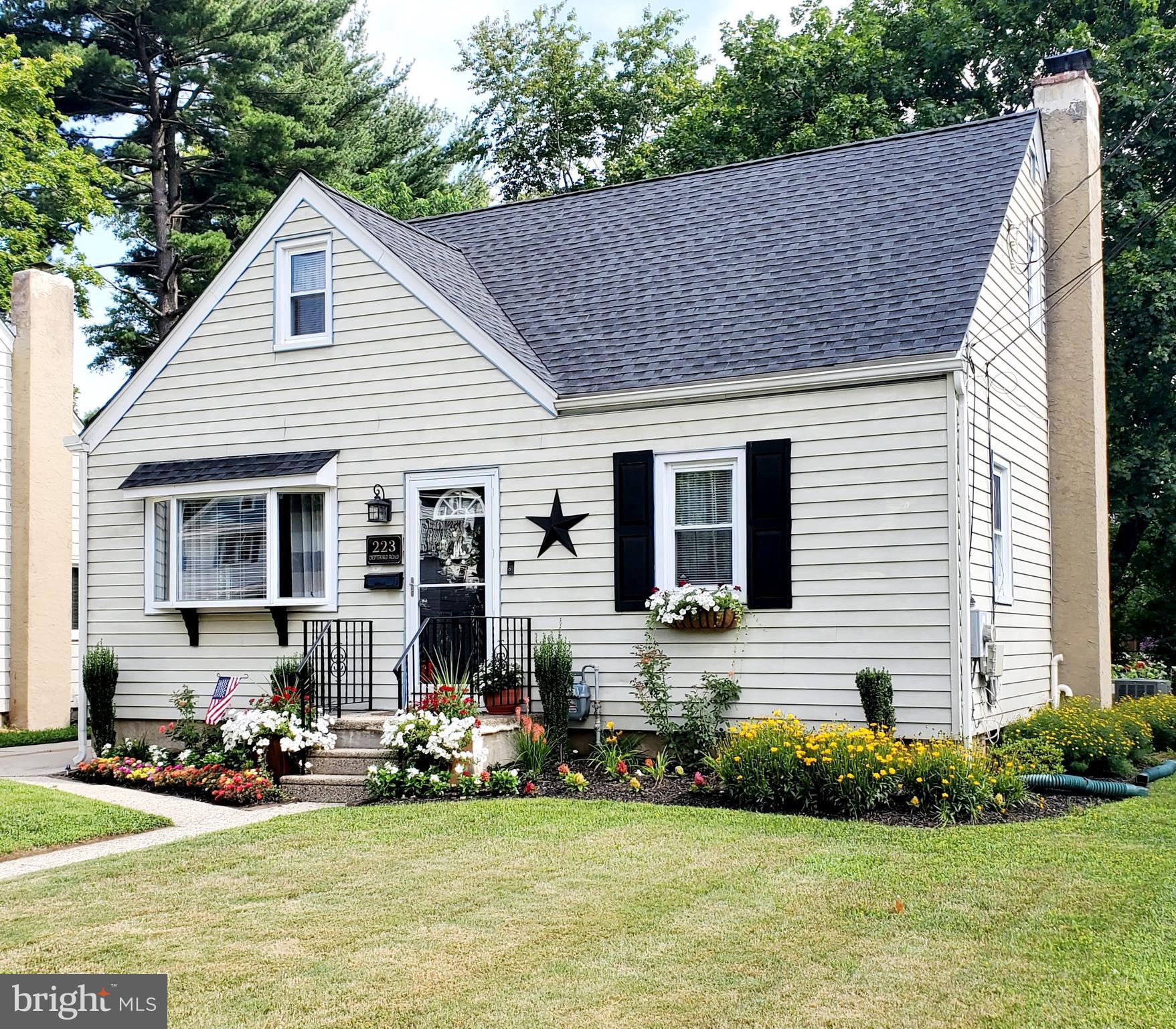 223 Deptford Road Glassboro, NJ 08028 - Photo 2 of 21