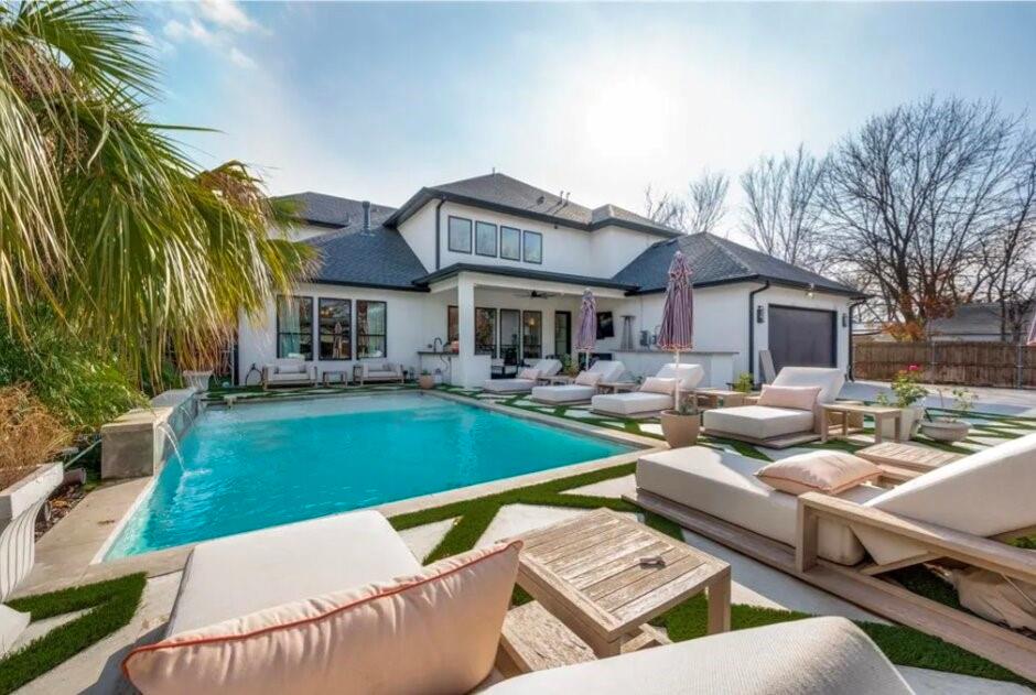 5 bedrooms and 3.5 bath