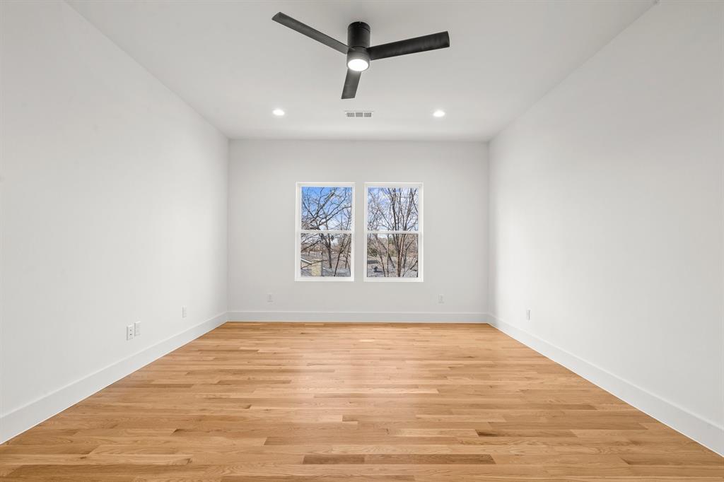 3253 Jubilee Trail Dallas, TX 75229 - Photo 19 of 31 Bathroom upstairs