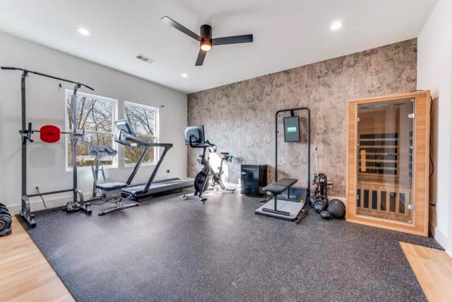 3253 Jubilee Trail Dallas, TX 75229 - Photo 28 of 31 This is a full room used as a gym.