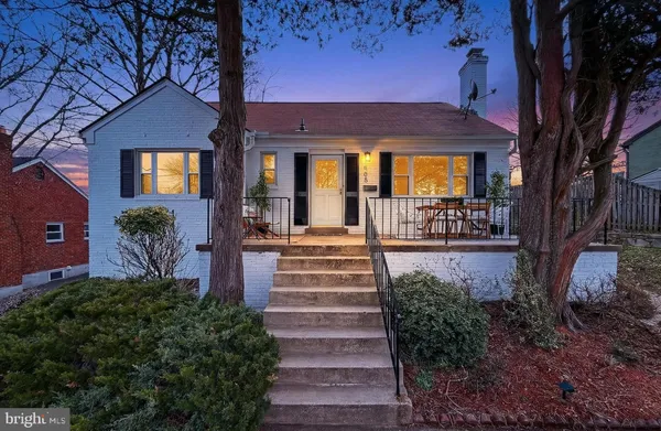 $864,000 | 905 North McKinley Road, Arlington, VA 22205