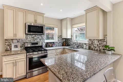 $864,000 | 905 North McKinley Road, Arlington, VA 22205