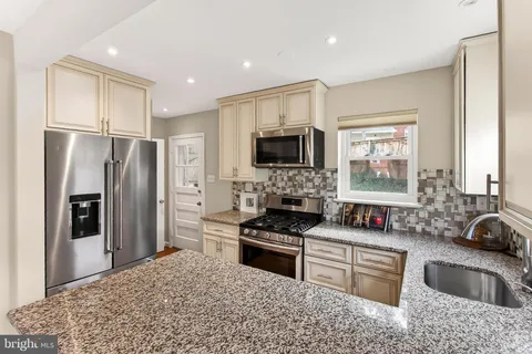 $864,000 | 905 North McKinley Road, Arlington, VA 22205