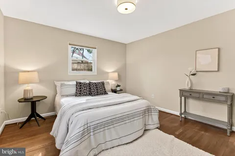 $864,000 | 905 North McKinley Road, Arlington, VA 22205