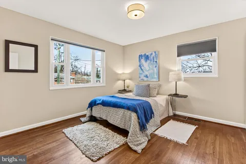 $864,000 | 905 North McKinley Road, Arlington, VA 22205