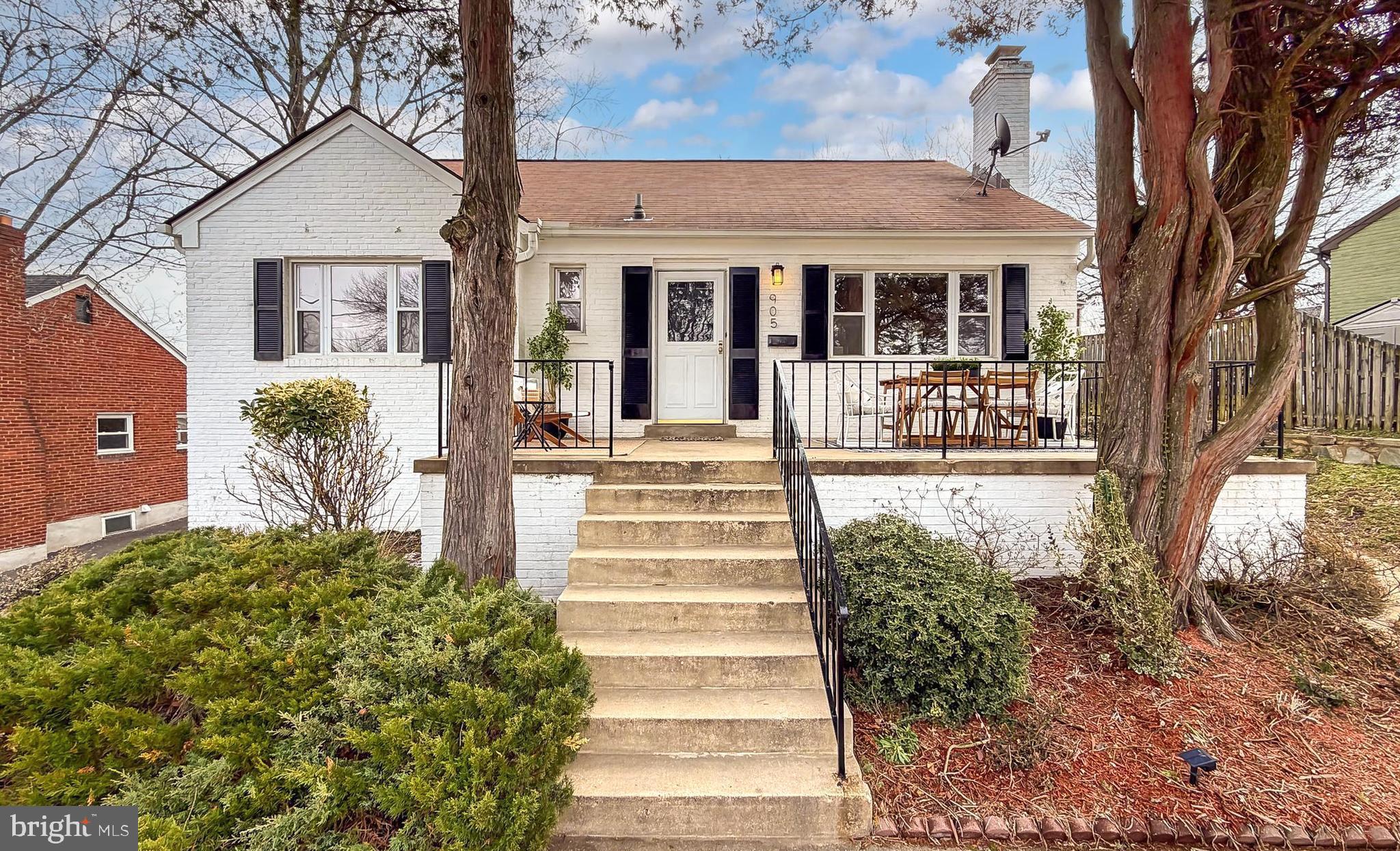 905 North McKinley Road Arlington, VA 22205 - Photo 2 of 32