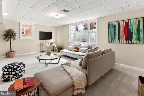 $864,000 | 905 North McKinley Road, Arlington, VA 22205