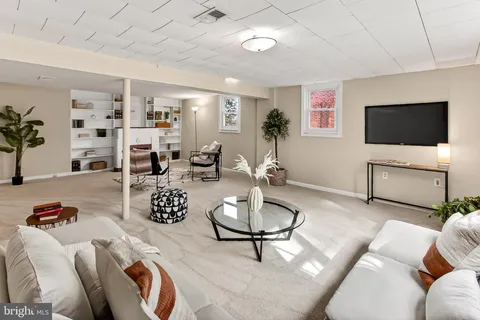 $864,000 | 905 North McKinley Road, Arlington, VA 22205